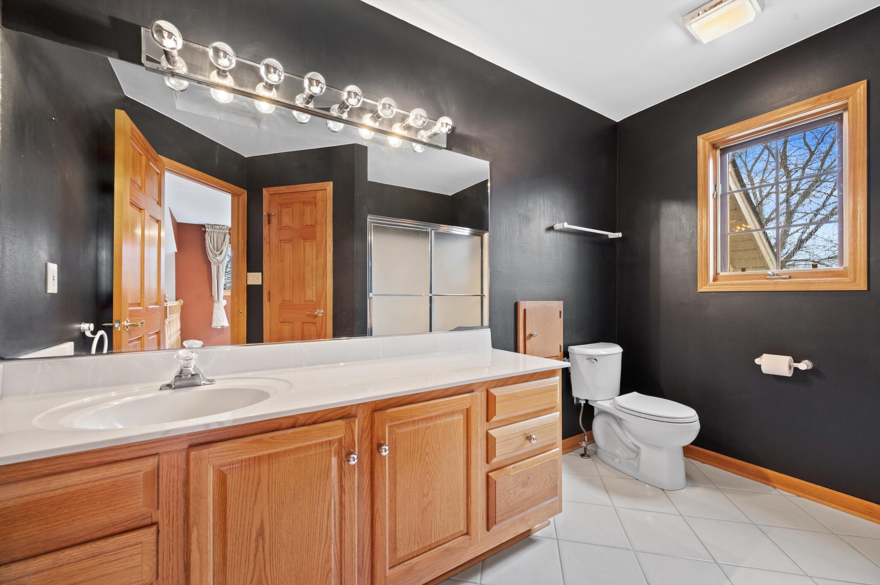 4009 Hickory Knoll Road Delafield, WI 53029 - Photo 28 of 43 Second Story Full Bath