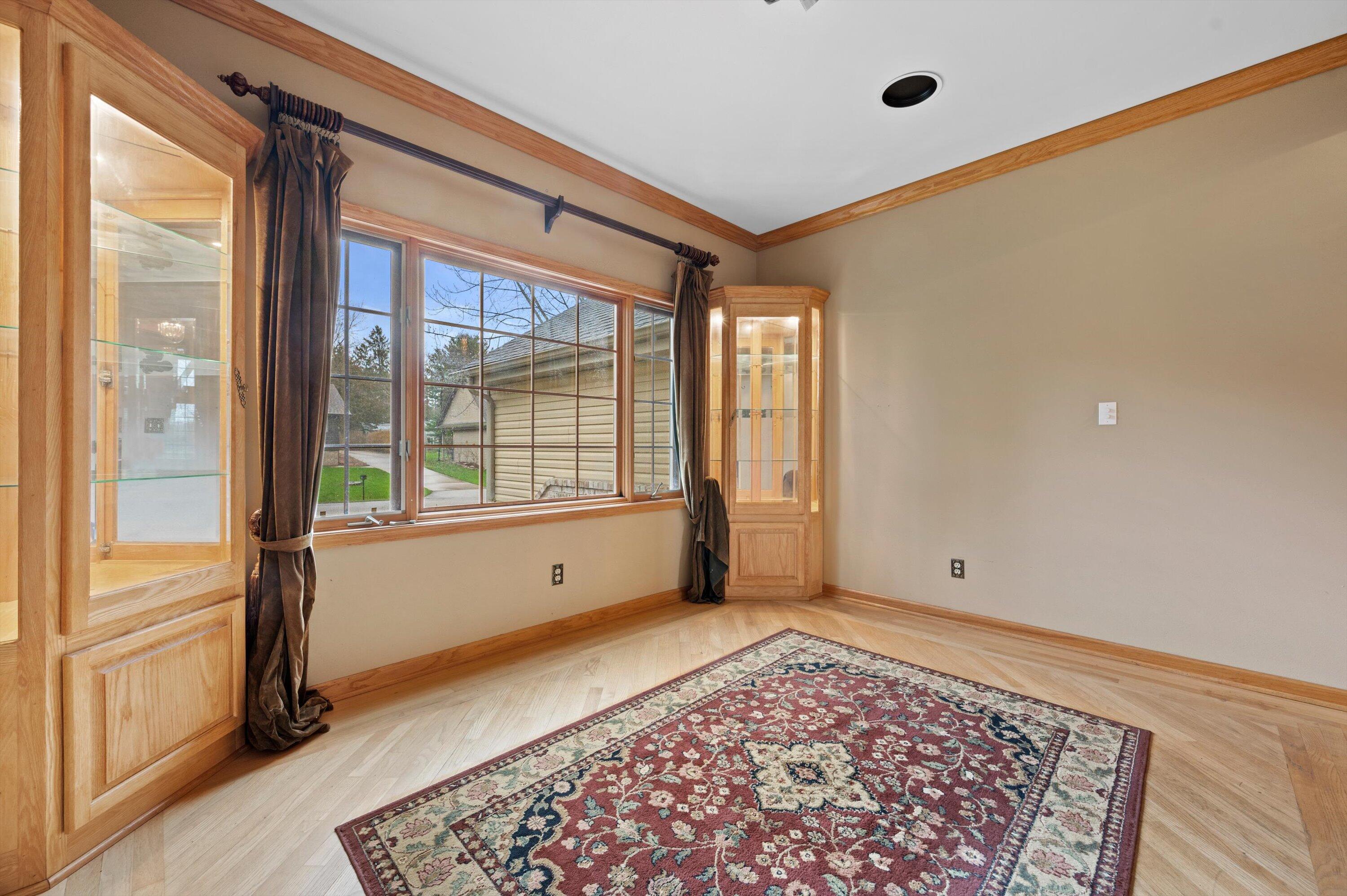 4009 Hickory Knoll Road Delafield, WI 53029 - Photo 4 of 43 Dining Room