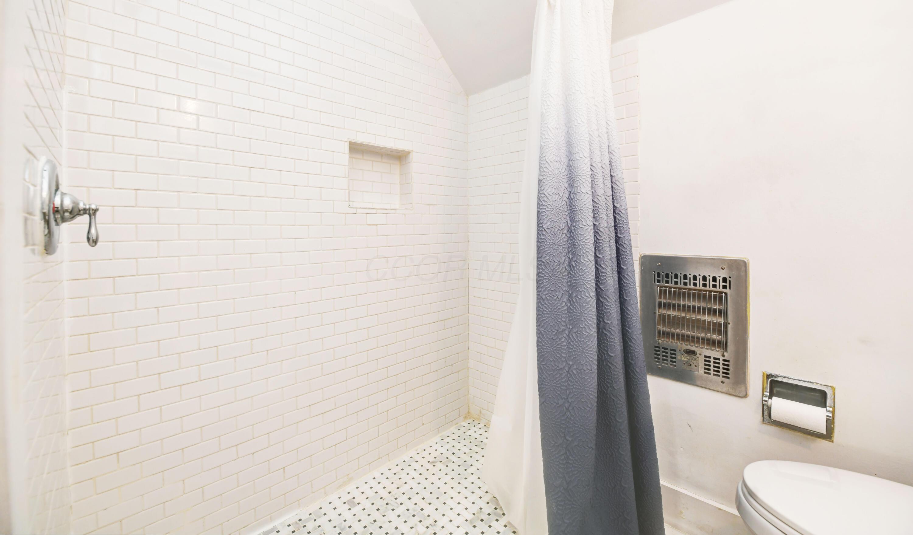 1298 Bryden Road Columbus, OH 43205 - Photo 52 of 72 Third Floor Bath (2)