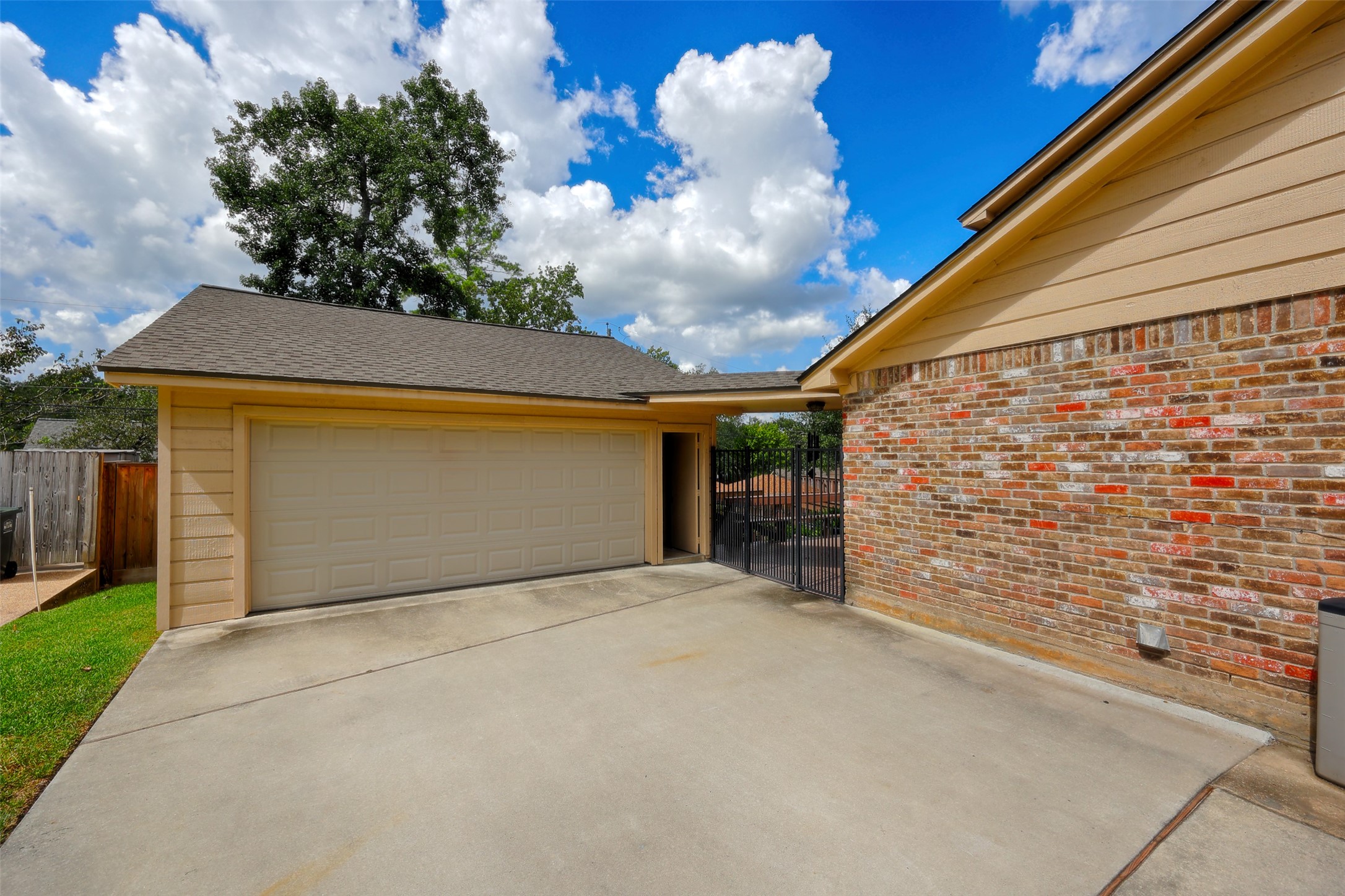 206 Virginia Lane Conroe, TX 77304 - Photo 5 of 36 a view of a outdoor space