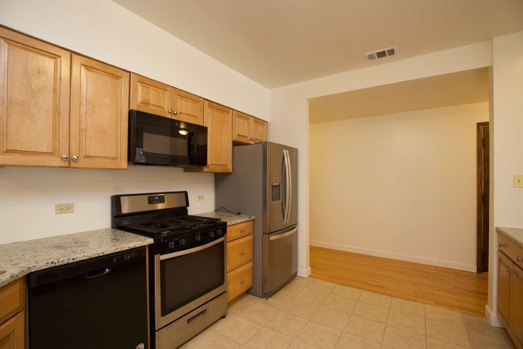 6713 North Sheridan Road, Unit 1N Chicago, IL 60626 - Photo 5 of 20 Gallery Image 5