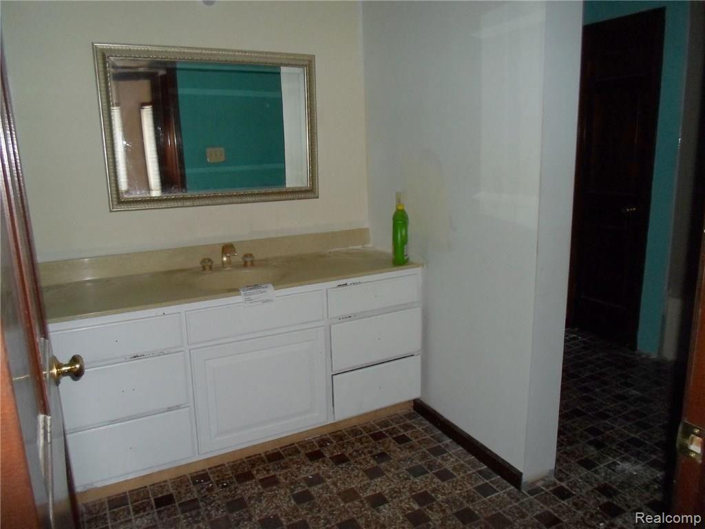 3974 Scholtz Road Lapeer, MI 48446 - Photo 12 of 17 FullBathMainFloor2.JPG