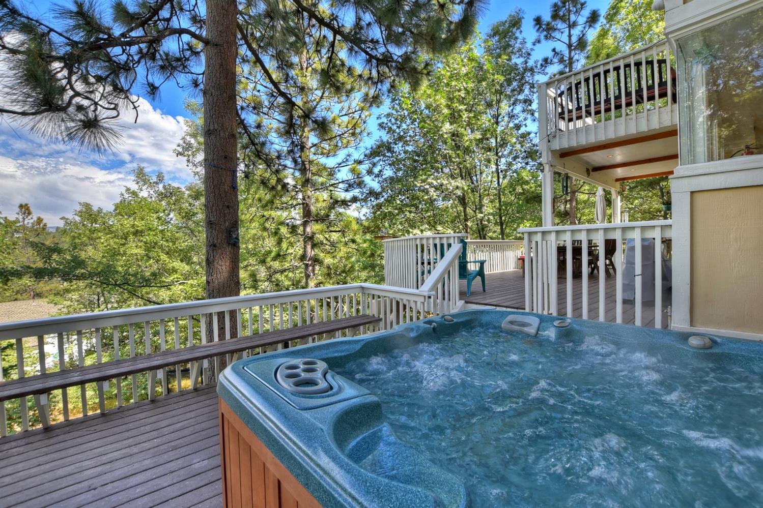 28277 Arbon Lane Lake Arrowhead, CA 92352 - Photo 19 of 50 a view of roof deck with wooden floor and fence