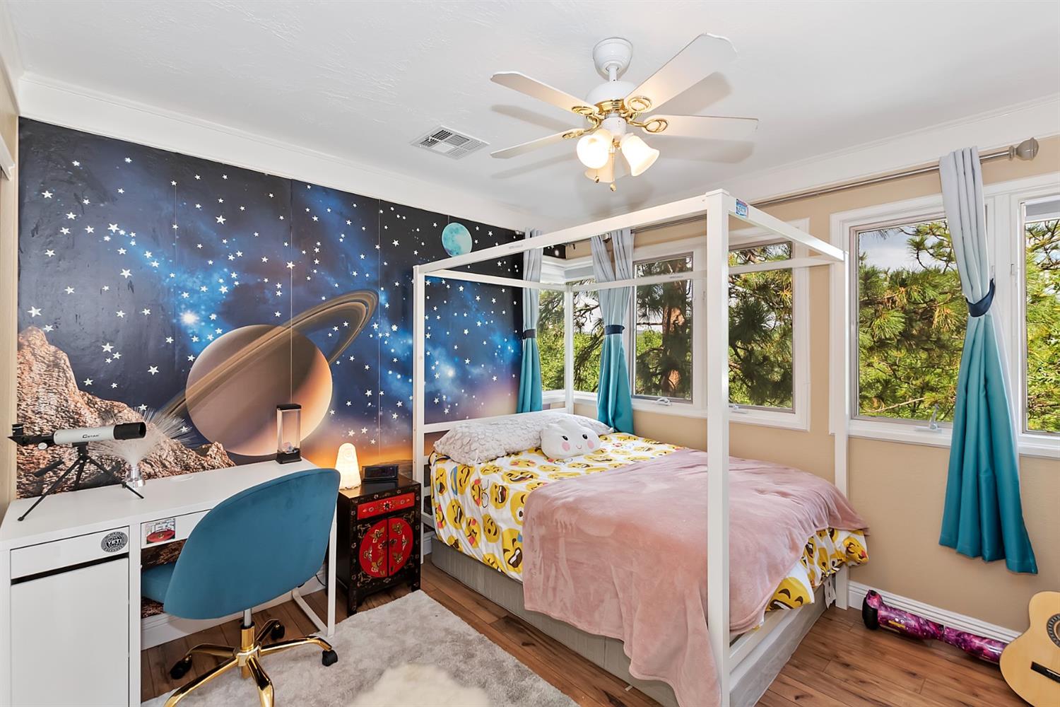 28277 Arbon Lane Lake Arrowhead, CA 92352 - Photo 32 of 50 a bedroom with a bed mirror and a large window