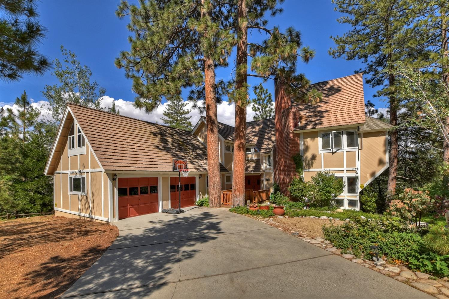 28277 Arbon Lane Lake Arrowhead, CA 92352 - Photo 46 of 50 front view of a house with a yard