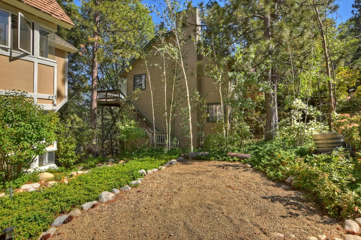 28277 Arbon Lane Lake Arrowhead, CA 92352 - Photo 48 of 50 a backyard of a house with lots of green space