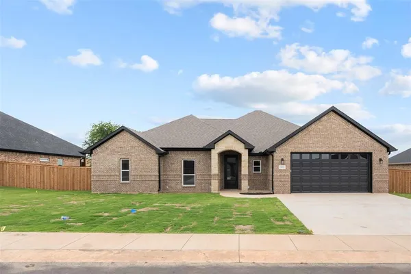 $362,900 | 505 Limestone Circle, Mabank, TX 75147