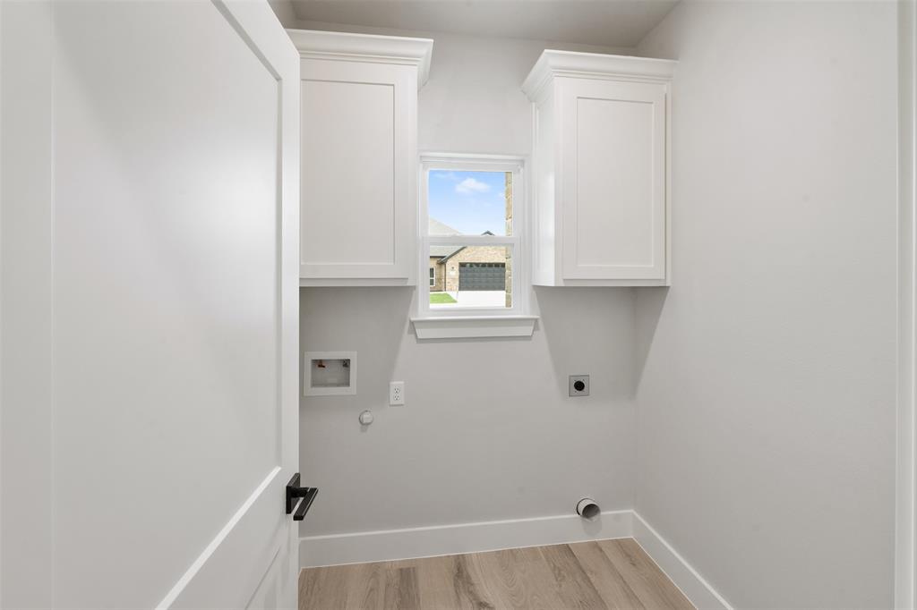 505 Limestone Circle Mabank, TX 75147 - Photo 29 of 37 a view of small space with wooden floor