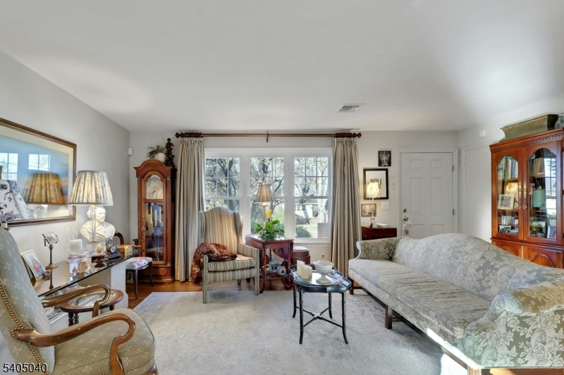 28 Kingston Road Wayne, NJ 07470 - Photo 5 of 39