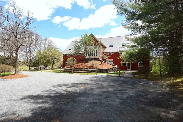 $219,000 | 16 Hemlock Ridge Drive, Unit 101, Hartford, VT 05001