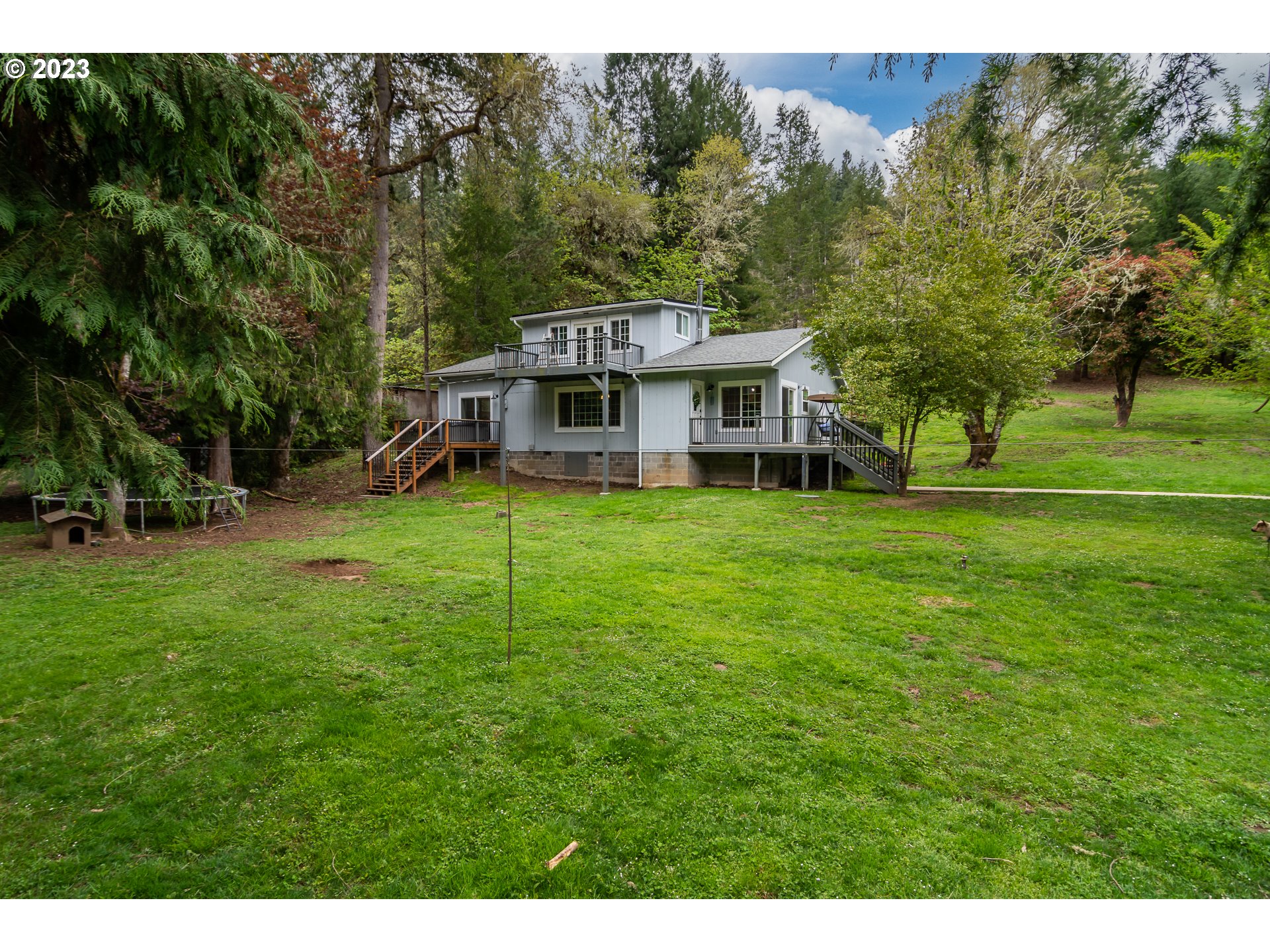 a view of a house with a big yard