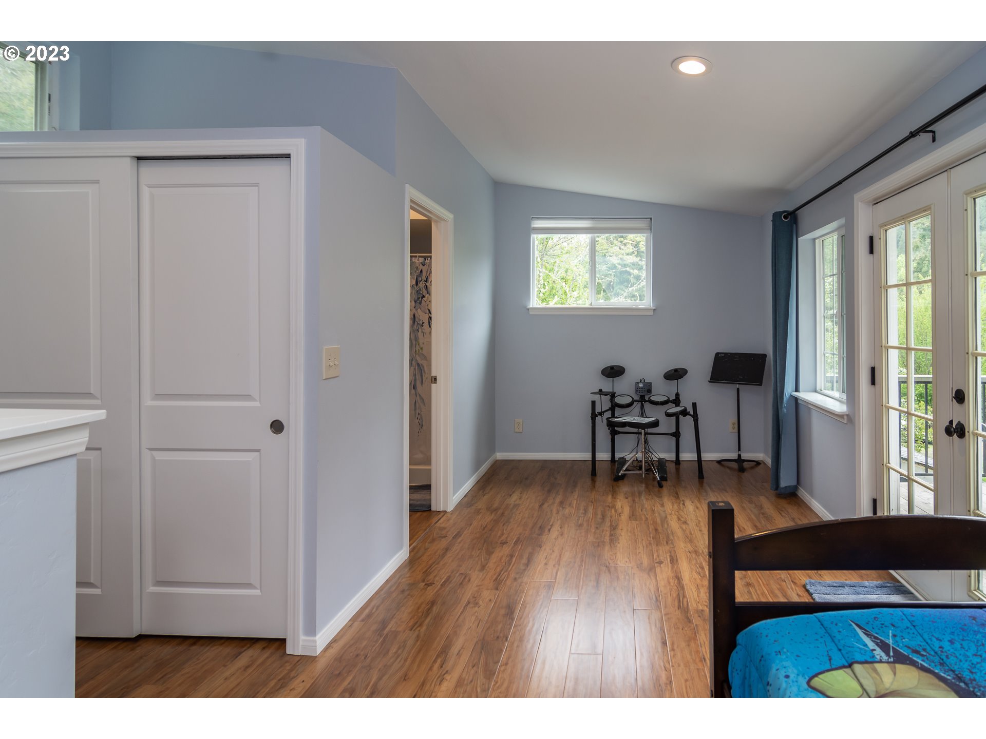 11533 Tyee Road Umpqua, OR 97486 - Photo 33 of 45 a living room with furniture and a wooden floor
