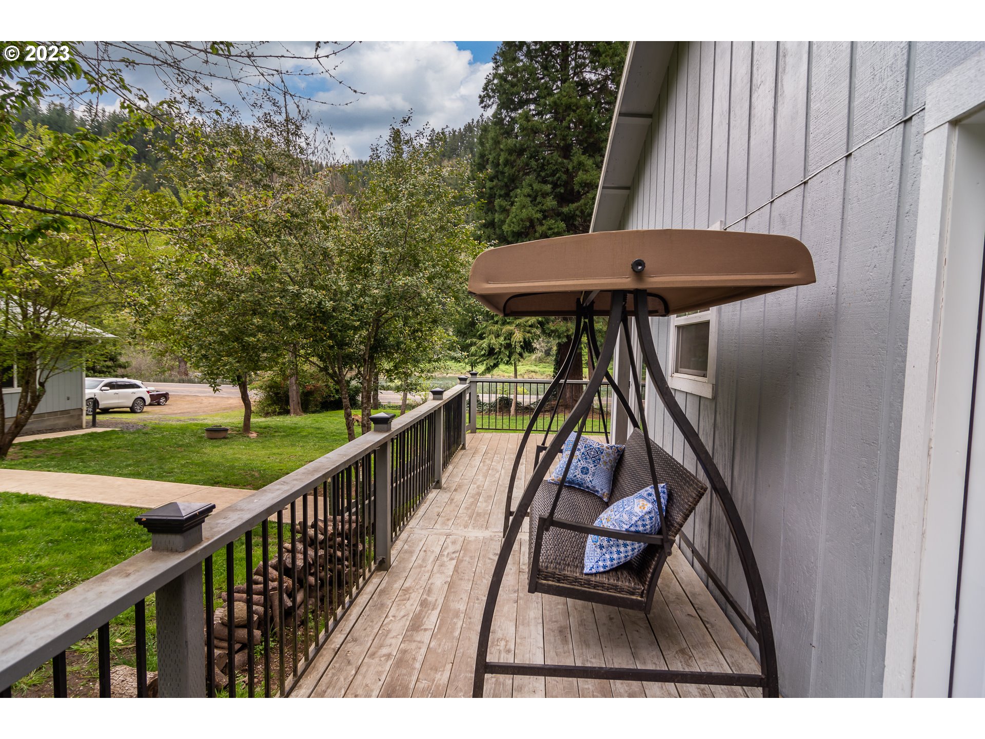 11533 Tyee Road Umpqua, OR 97486 - Photo 39 of 45 a view of sitting area in the balcony