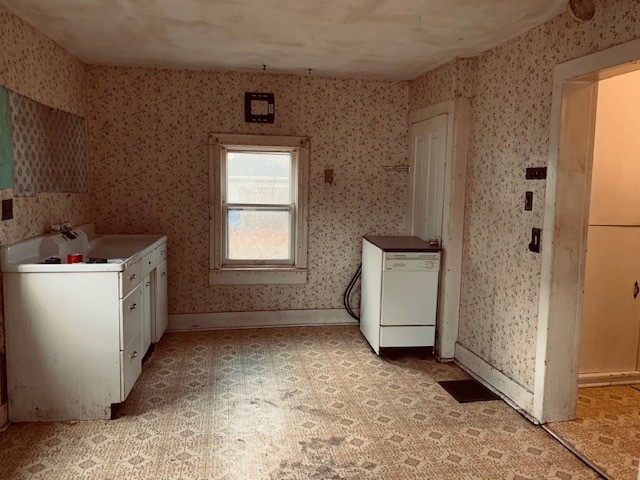 19579 Fellows Road Morrison, IL 61270 - Photo 7 of 17