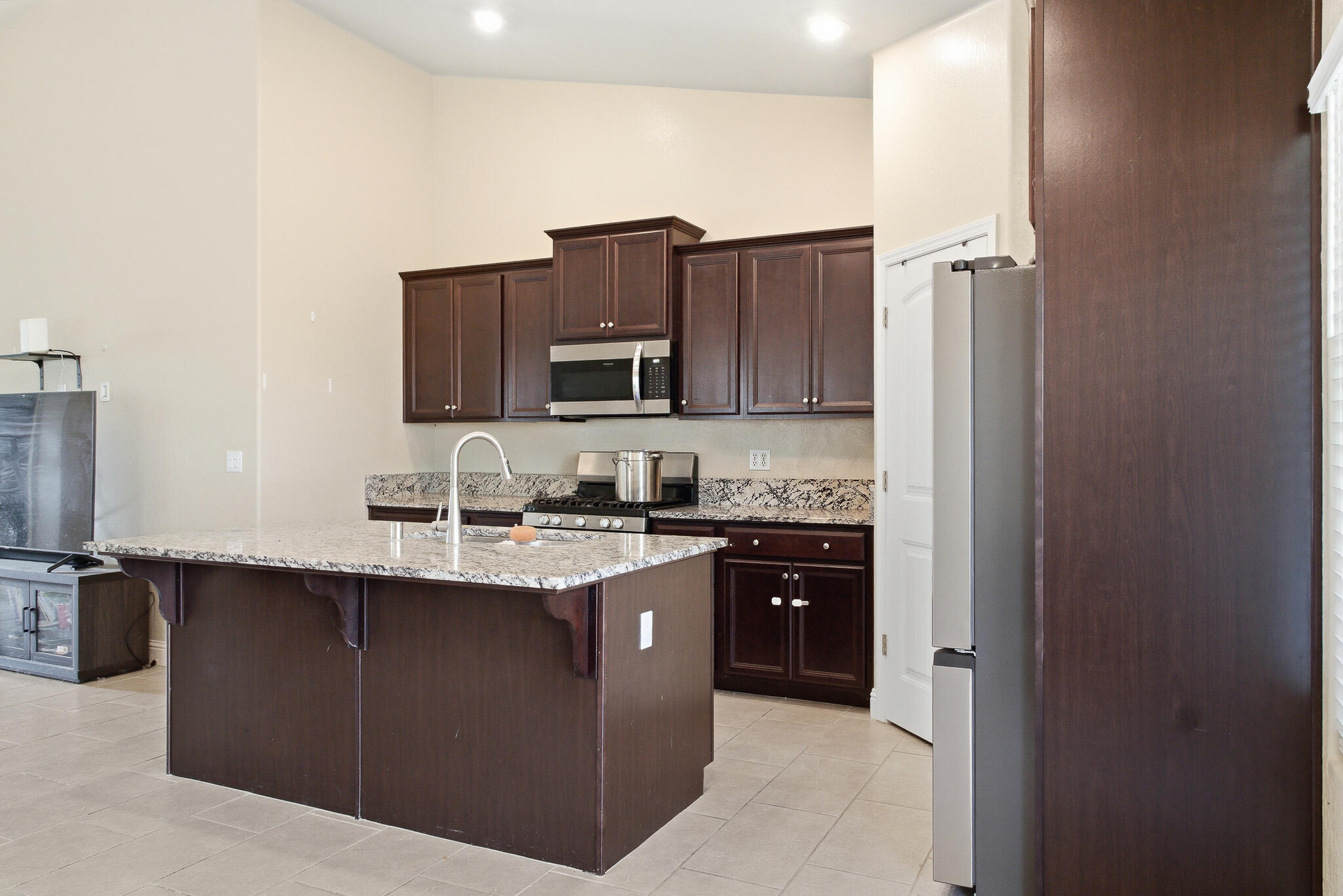 636 Castellina Street Lemoore, CA 93245 - Photo 7 of 31 636 Castellina St. Lemoore-04