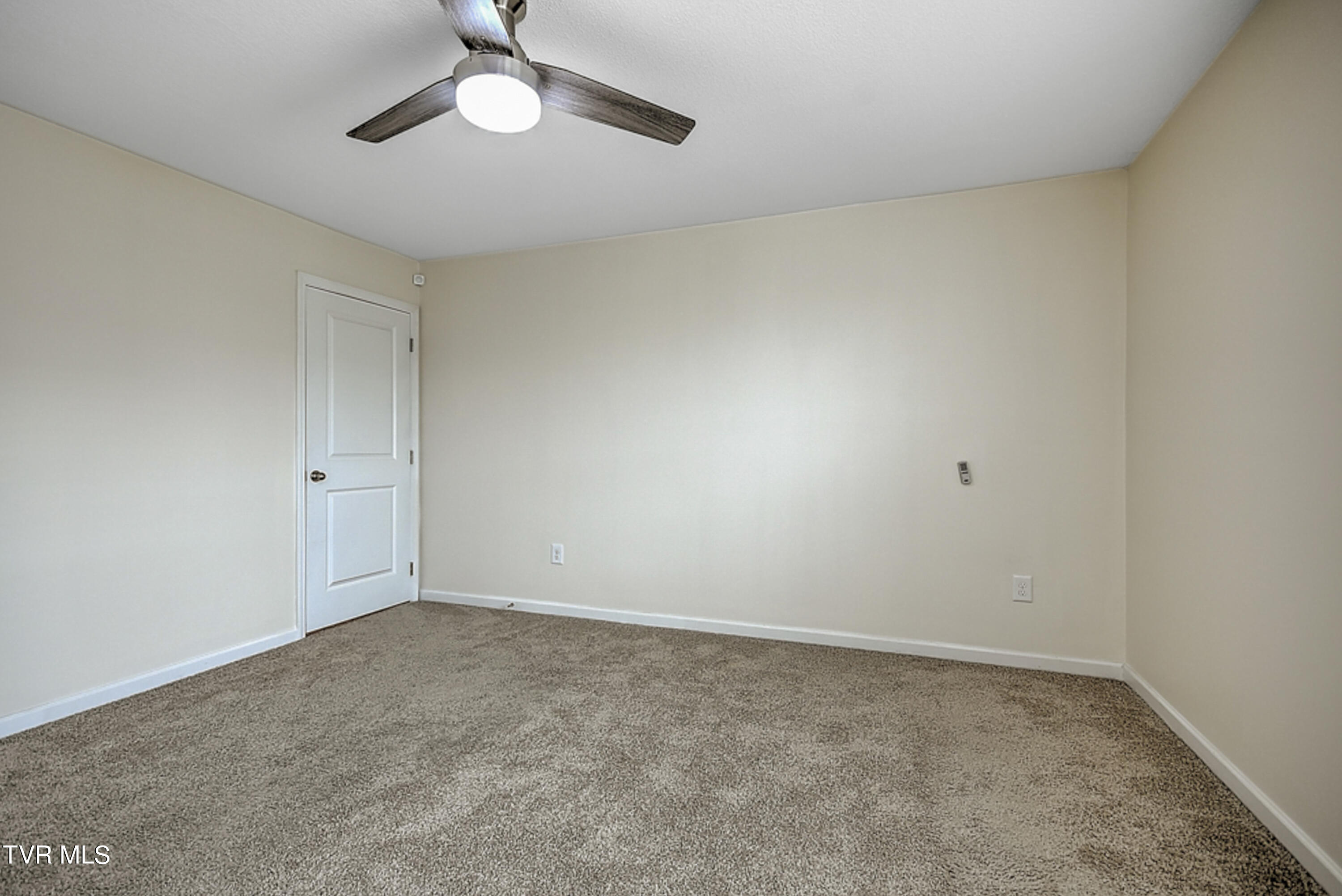 1228 Stamp Lodge Road Kingsport, TN 37660 - Photo 35 of 52 1228 Stamp Lodge Gdawg-36