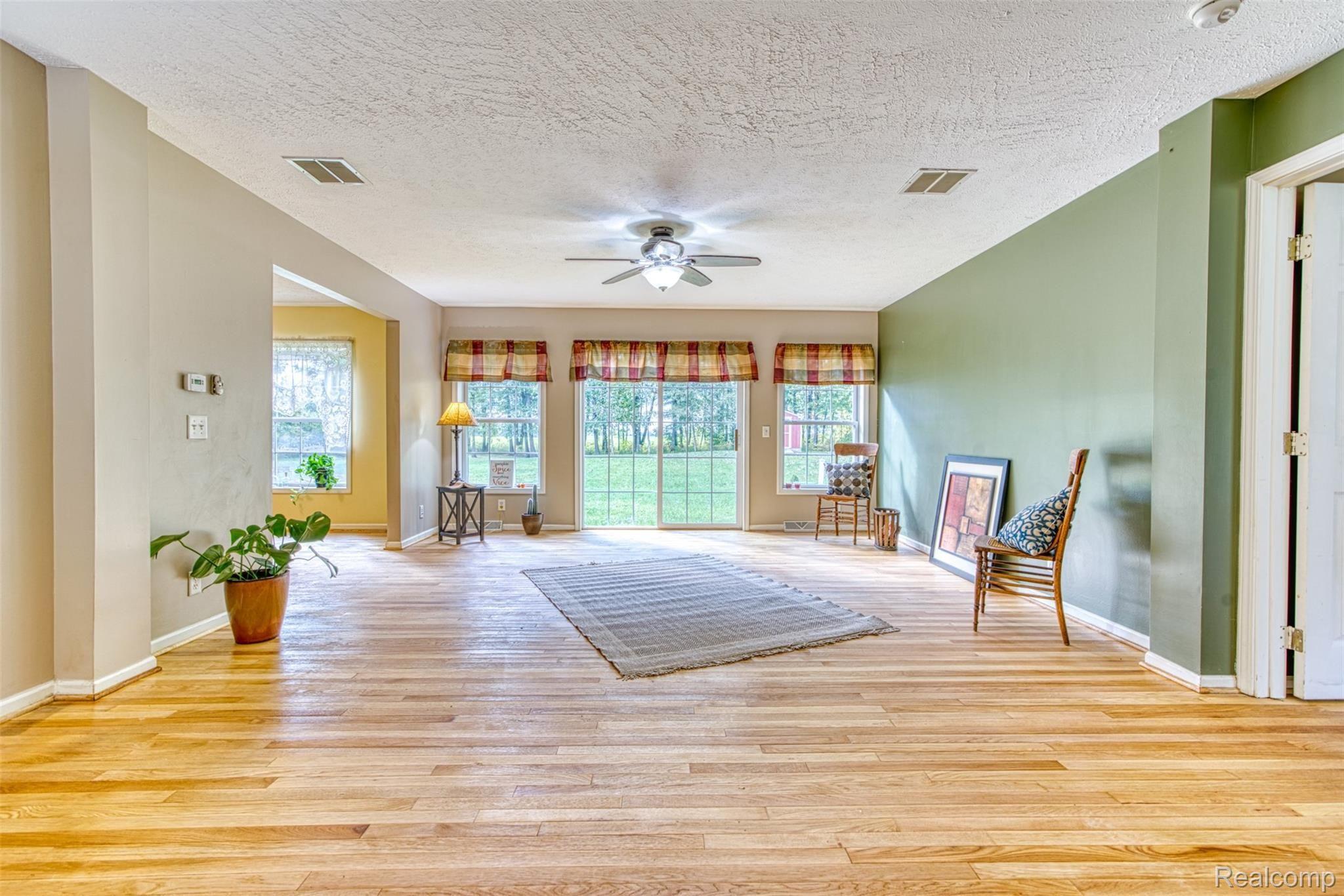 7805 North Nicholson Road Fowlerville, MI 48836 - Photo 5 of 36 DSC03368_3.jpg