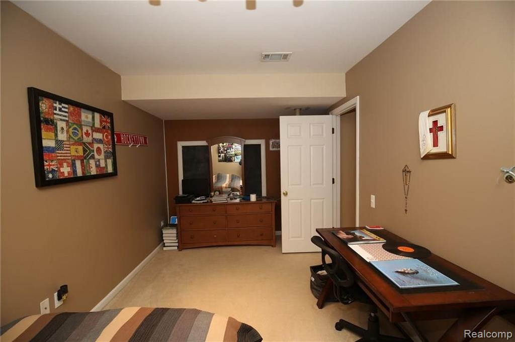 4659 Amberwood Court Rochester, MI 48306 - Photo 27 of 30