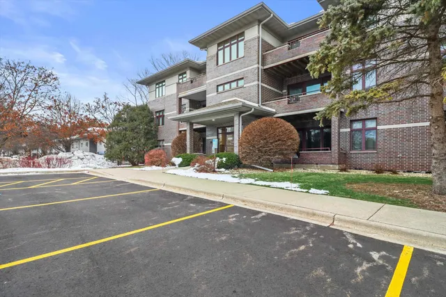$289,900 | 6806 Raymond Road, Unit 101, Madison, WI 53719