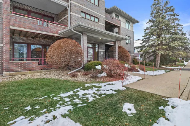 $289,900 | 6806 Raymond Road, Unit 101, Madison, WI 53719