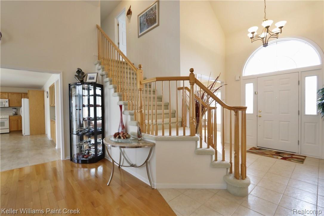 48093 Sandy Ridge Drive Macomb, MI 48044 - Photo 19 of 32 Stairs.jpg