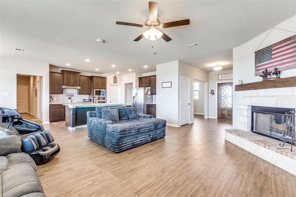 150 Spanish Moss Trail Rhome, TX 76078 - Photo 8 of 30