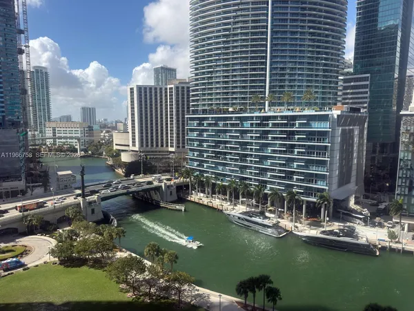 $3,100 | 465 Brickell Avenue, Unit 1504, Miami, FL 33131