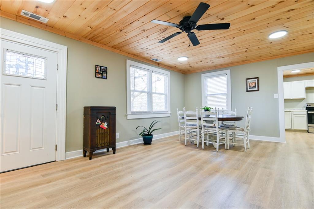 1160 Moody Street Union Point, GA 30669 - Photo 12 of 39 a dining room with furniture and window