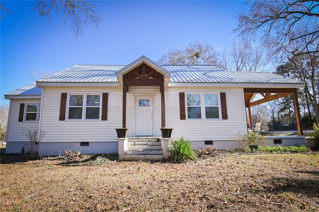 1160 Moody Street Union Point, GA 30669 - Photo 4 of 39 a front view of a house with garden