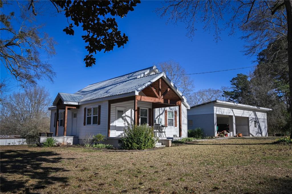 1160 Moody Street Union Point, GA 30669 - Photo 5 of 39 a front view of a house with garden
