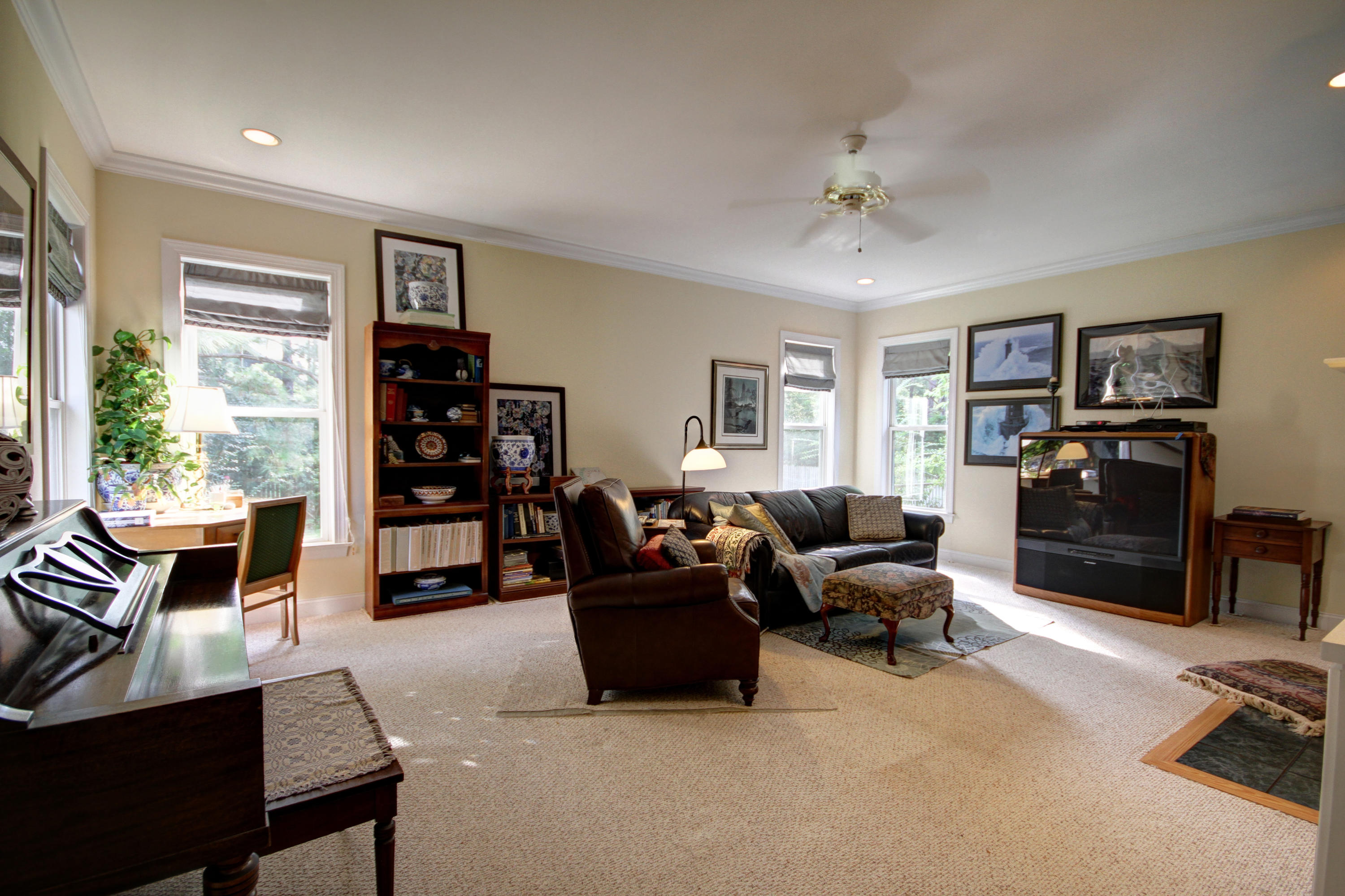 363 Commonwealth Road Mount Pleasant, SC 29466 - Photo 22 of 54 363 Commonwealth_Family Room 2