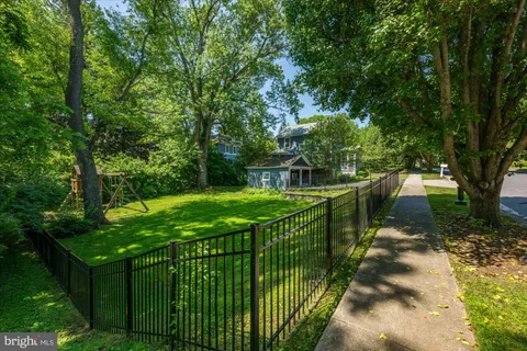 $1,050,000 | 3810 Dresden Street, Kensington, MD 20895