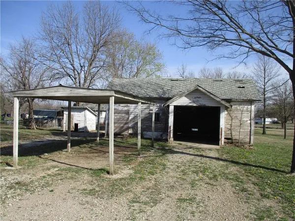$69,000 | 105 2nd Street, Bartlett, KS 67332