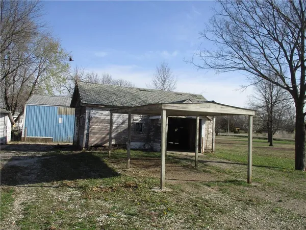 $69,000 | 105 2nd Street, Bartlett, KS 67332