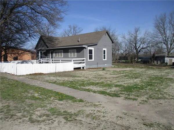 $69,000 | 105 2nd Street, Bartlett, KS 67332