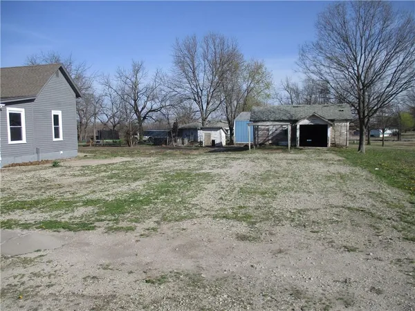$69,000 | 105 2nd Street, Bartlett, KS 67332