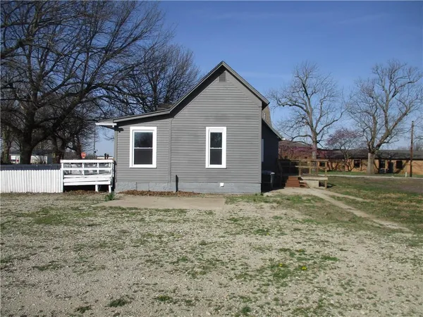 $69,000 | 105 2nd Street, Bartlett, KS 67332