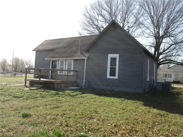 $69,000 | 105 2nd Street, Bartlett, KS 67332