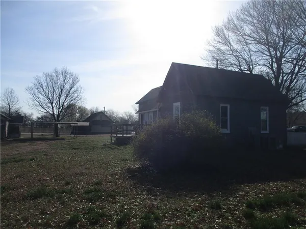 $69,000 | 105 2nd Street, Bartlett, KS 67332