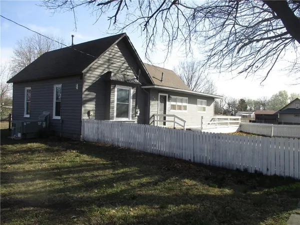 $69,000 | 105 2nd Street, Bartlett, KS 67332