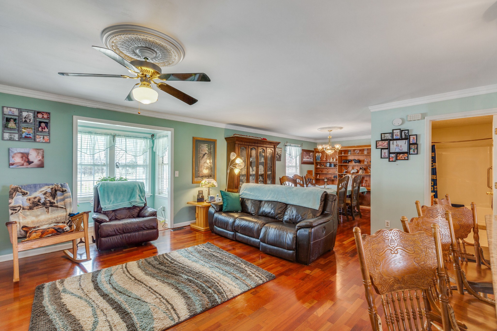 1370 McCool Road Lewisburg, TN 37091 - Photo 5 of 19 a living room with furniture
