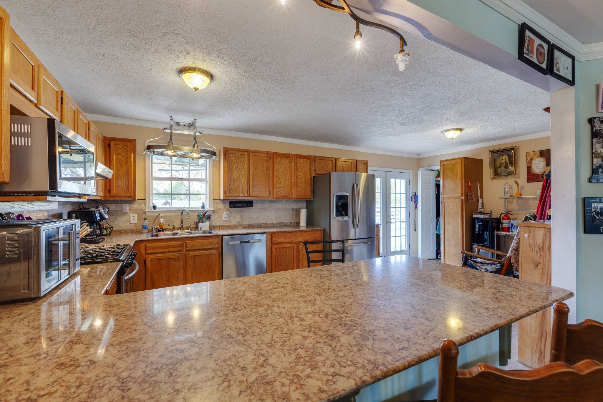1370 McCool Road Lewisburg, TN 37091 - Photo 8 of 19 a kitchen with stainless steel appliances granite countertop a stove refrigerator and dining table