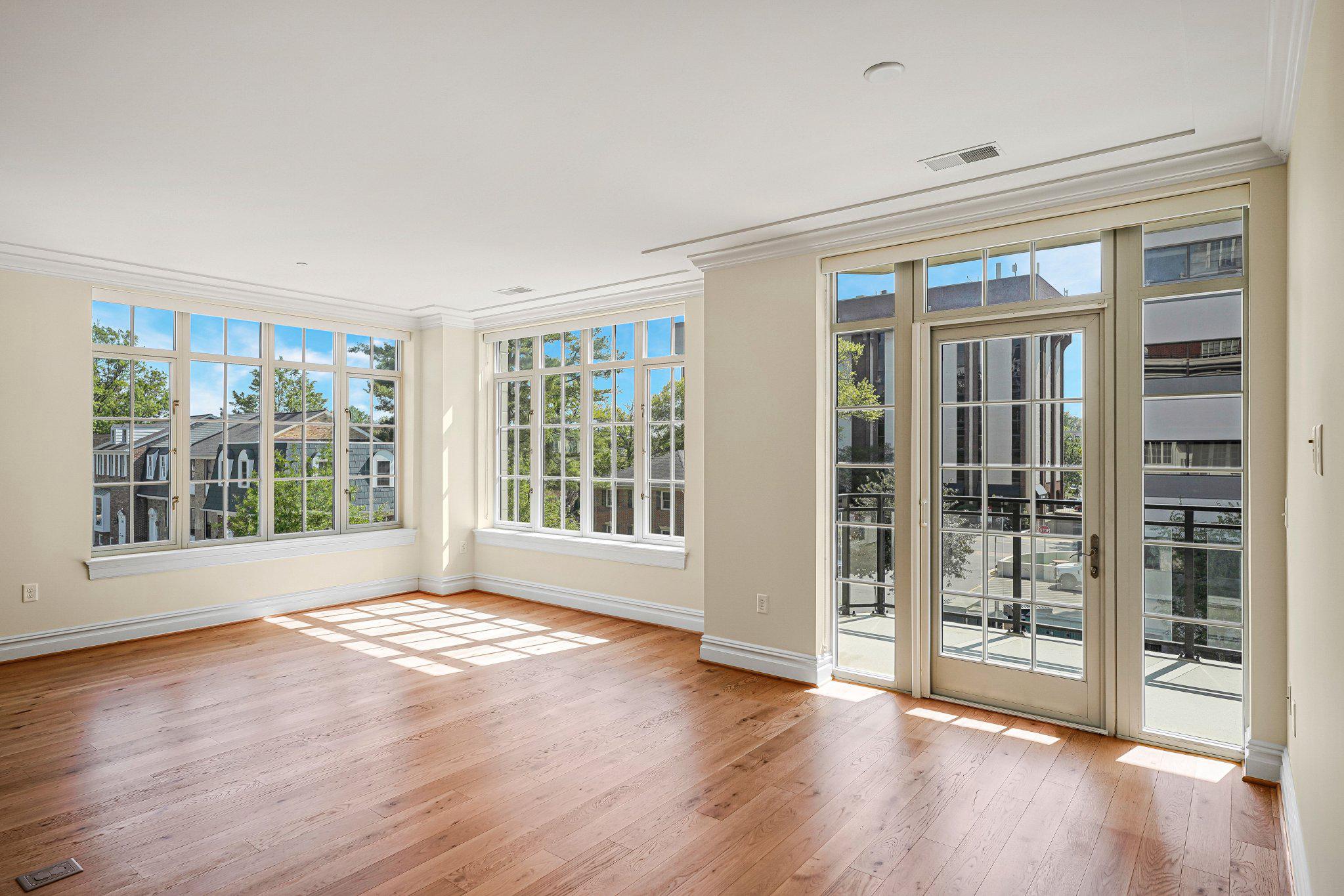 6900 Fleetwood Road, Unit 318 McLean, VA 22101 - Photo 12 of 58 Living Room/Dining Room