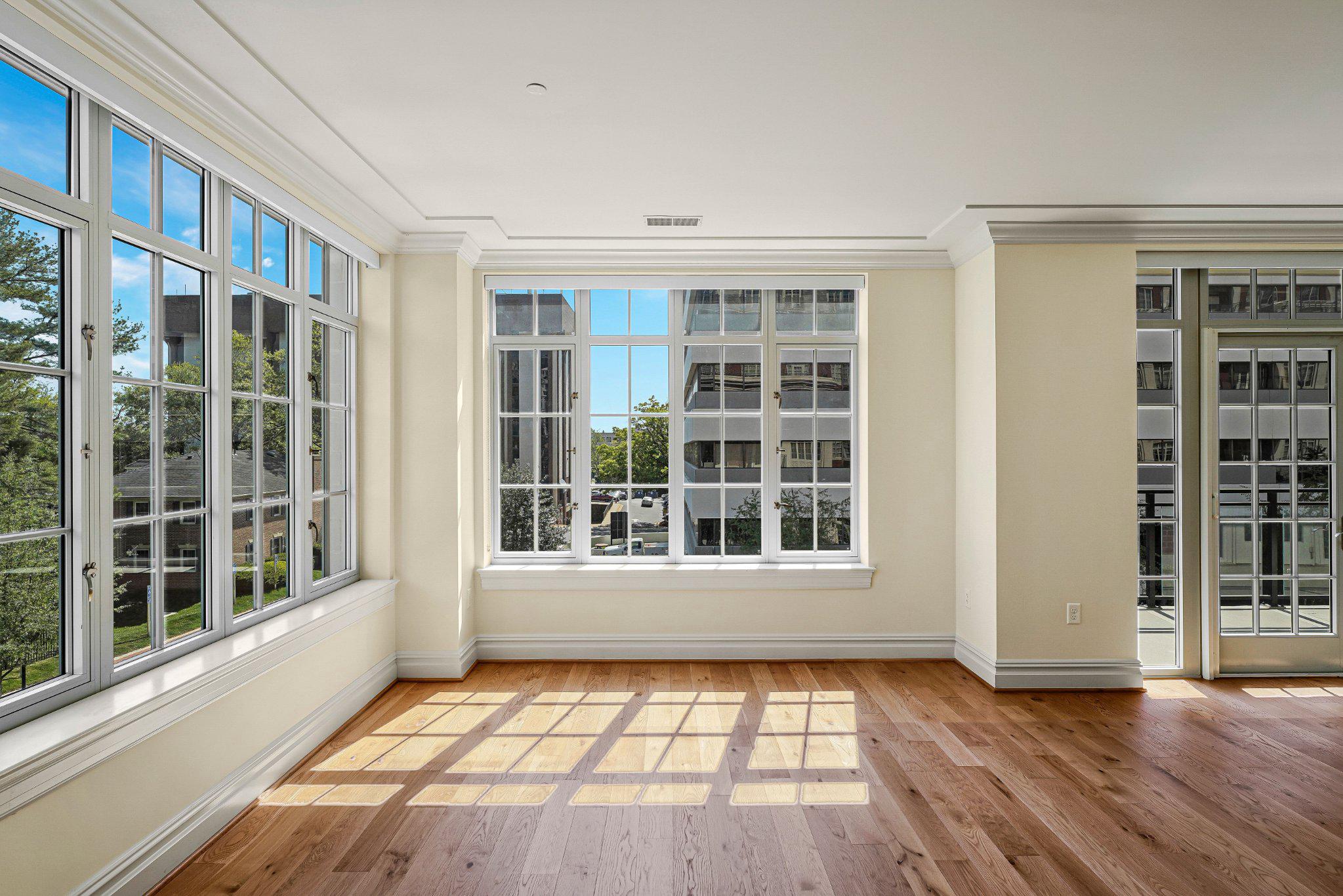 6900 Fleetwood Road, Unit 318 McLean, VA 22101 - Photo 13 of 58 Living Room/Dining Room