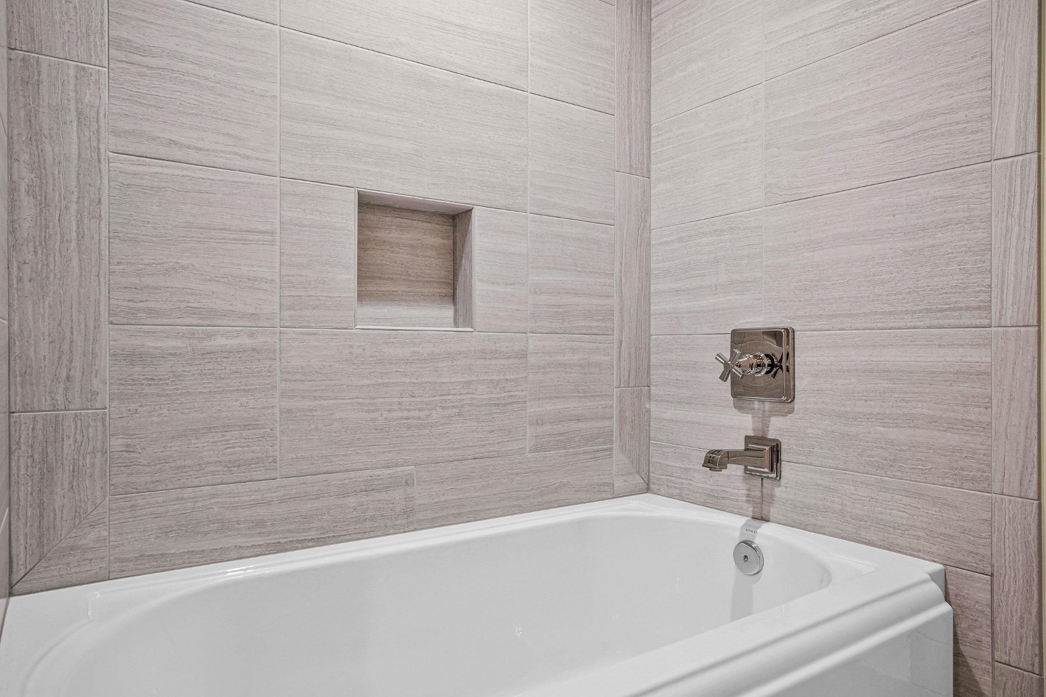 6900 Fleetwood Road, Unit 318 McLean, VA 22101 - Photo 30 of 63 a bathroom with a bathtub