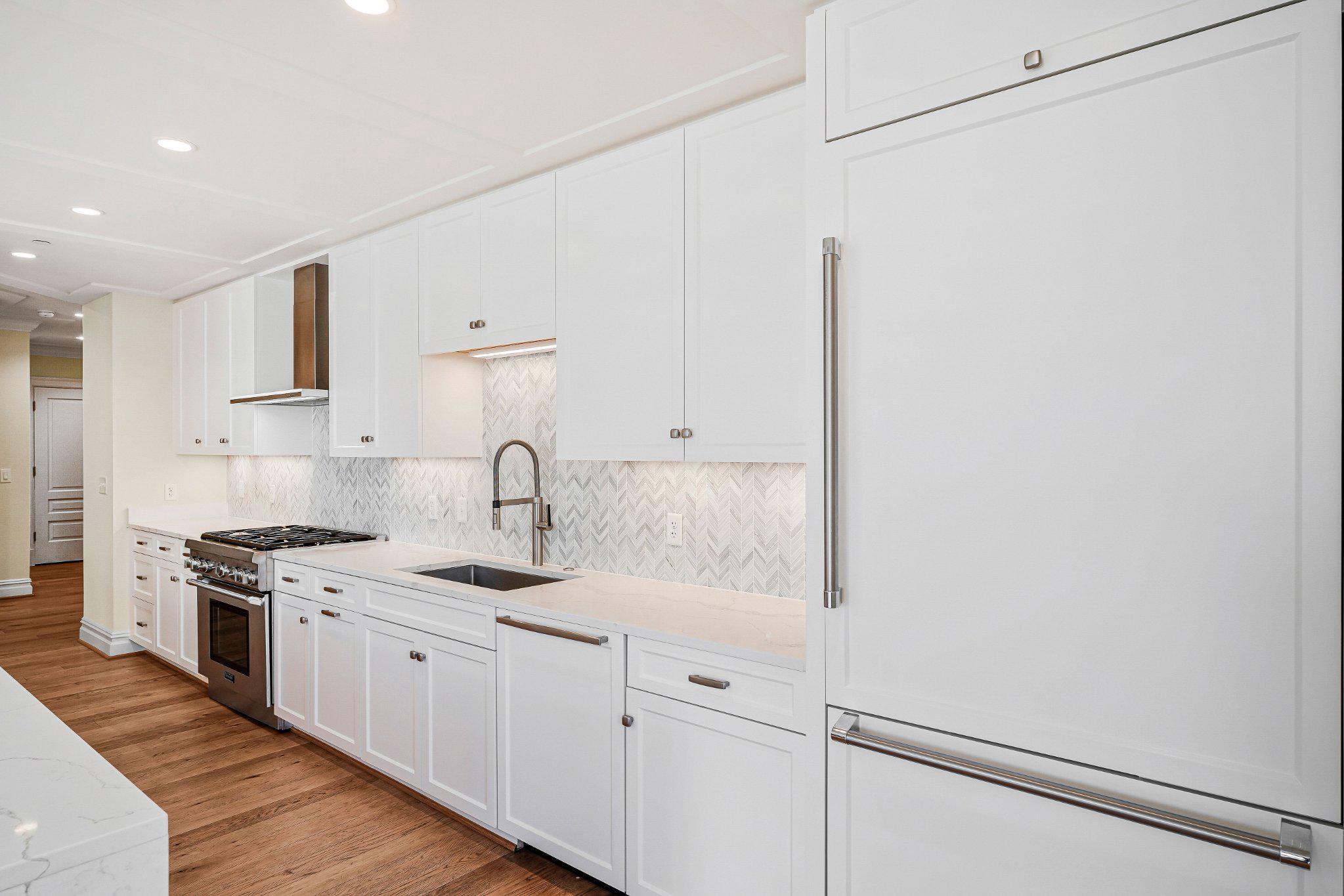 6900 Fleetwood Road, Unit 318 McLean, VA 22101 - Photo 7 of 58 Kitchen