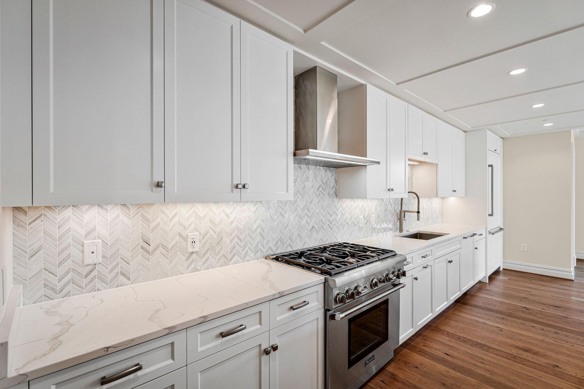 6900 Fleetwood Road, Unit 318 McLean, VA 22101 - Photo 8 of 58 Kitchen