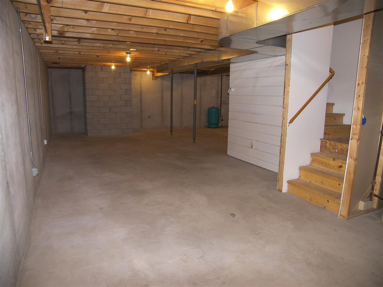 1102 West Hlavka Road Maple City, MI 49664 - Photo 36 of 49 1812586-35.JPG