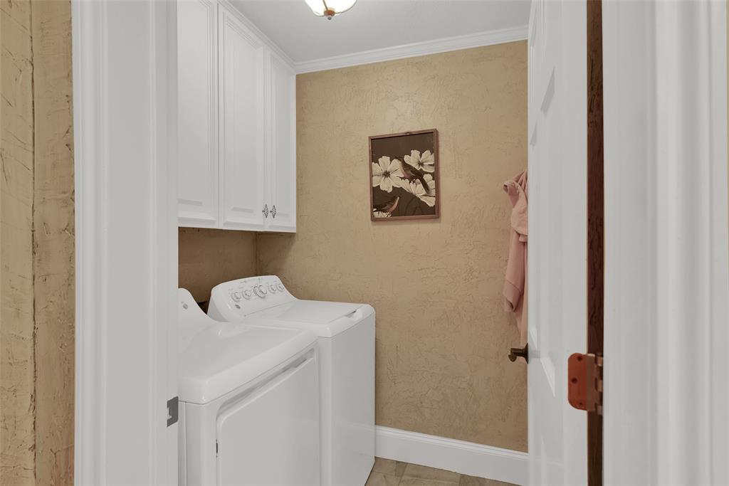 649 Anderson Road Whitesboro, TX 76273 - Photo 18 of 40 a utility room with dryer and washer