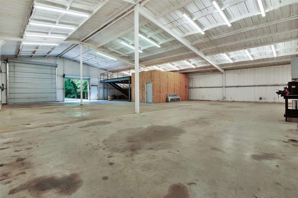 649 Anderson Road Whitesboro, TX 76273 - Photo 36 of 40 a view of a garage